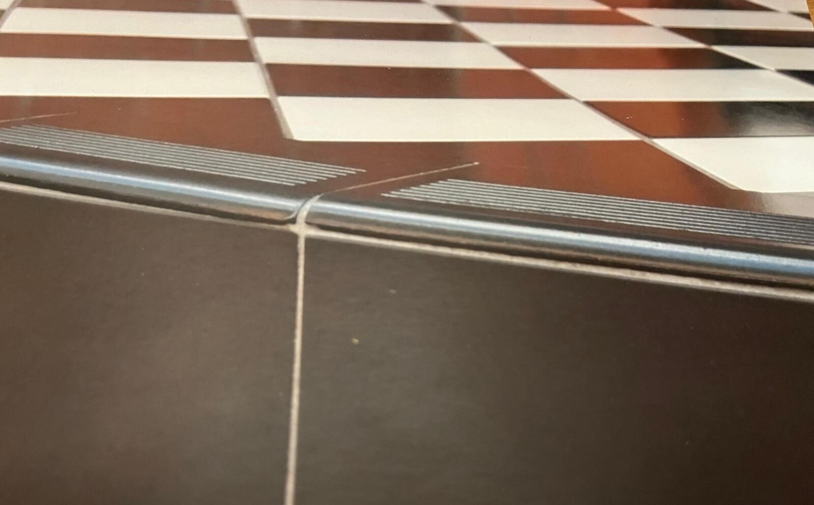 Precise edge tiling Precise edge tiling